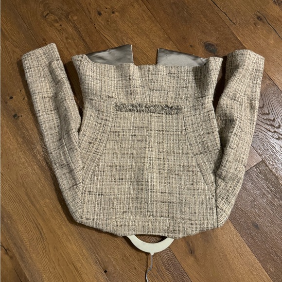 Armani beige tweed cropped jacket sz4 - Picture 2 of 9